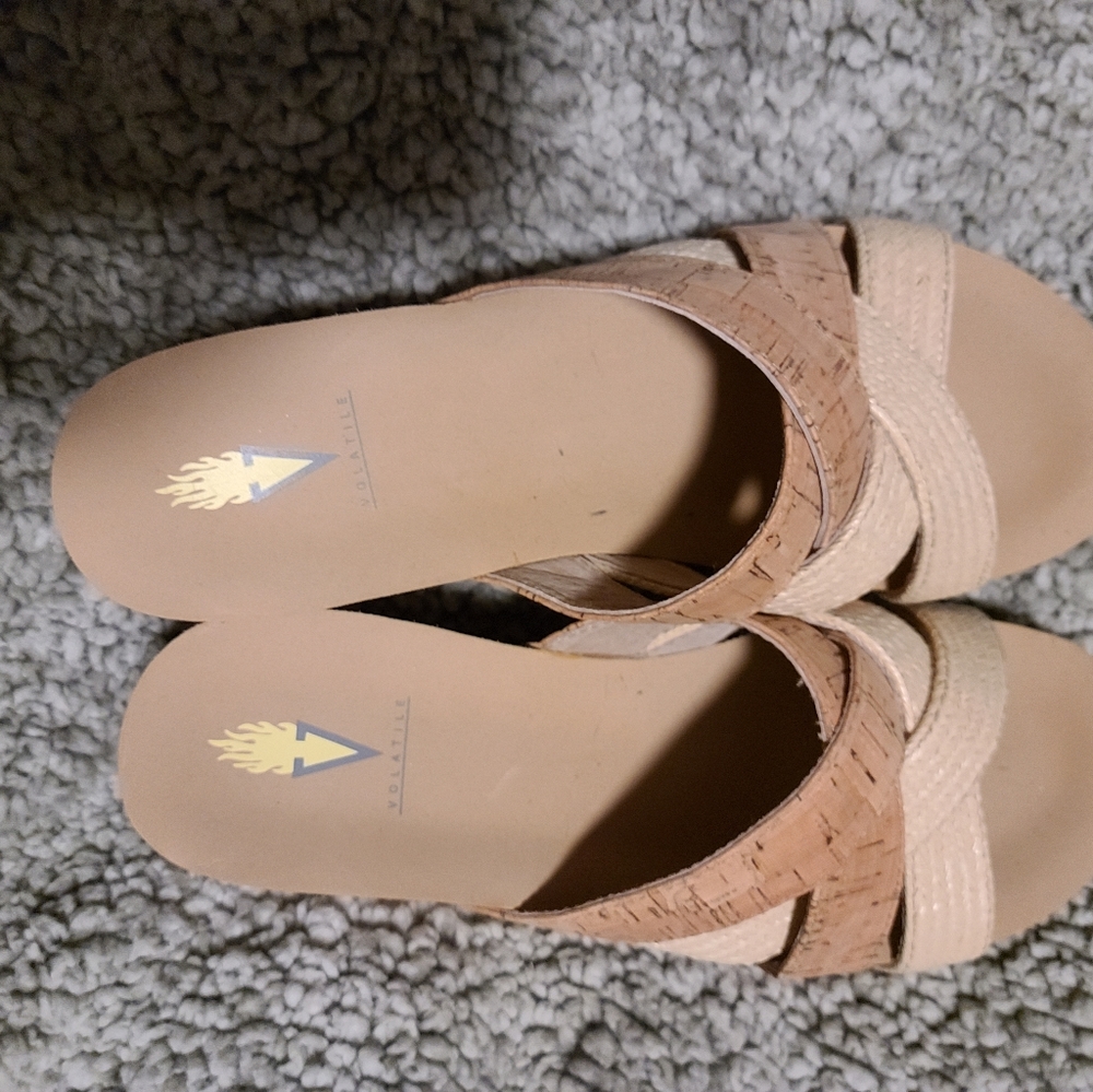 Volatile Tan and beige wedge, size 9 New, never worn, no box.